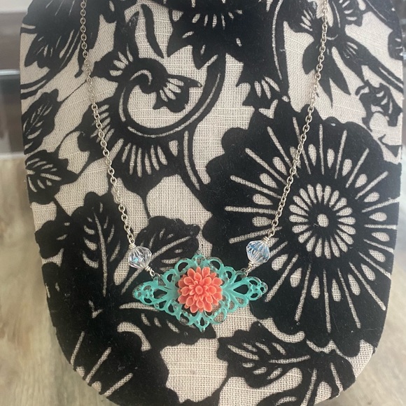 Flower on Lace Necklace - Picture 8 of 8